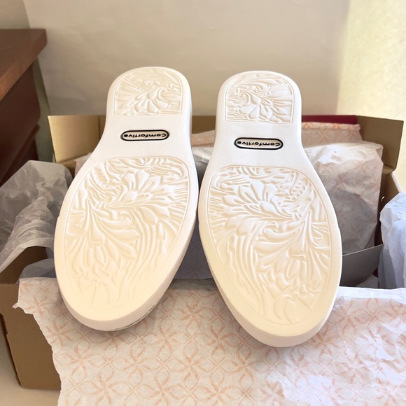 NIB Comfortiva Tamrya Black Suede Slip-on Sneaker - size 10 - Picture 8 of 11